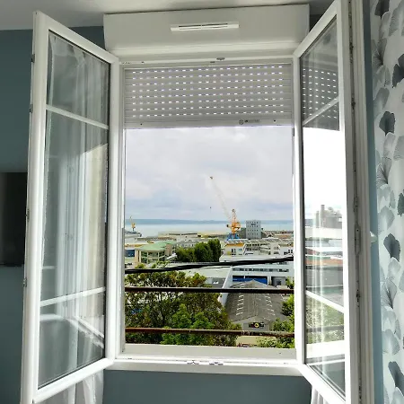Superbe Studio Lumineux, Jolie Vue Ledellec Apartment *